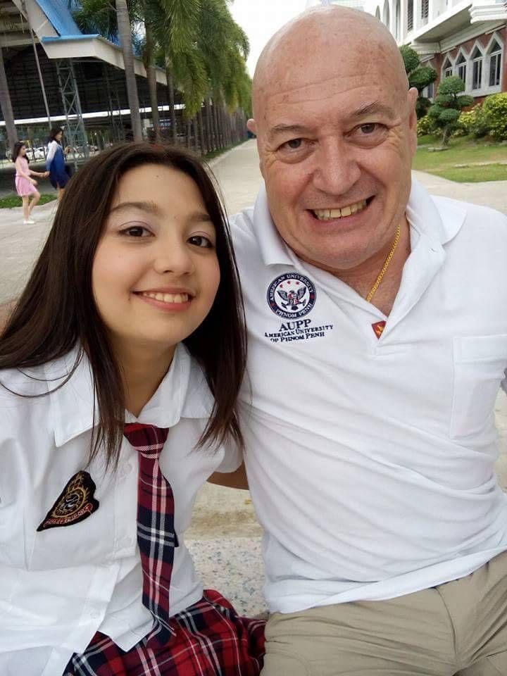 Ron กับนักเรียน — งานนี้เริ่มในห้องเรียนจริง
